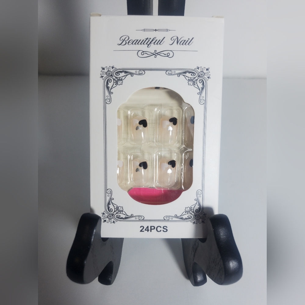 New 24 Piece White And Black Clear Hearts Nails Beautiful Nail Press Ons Small